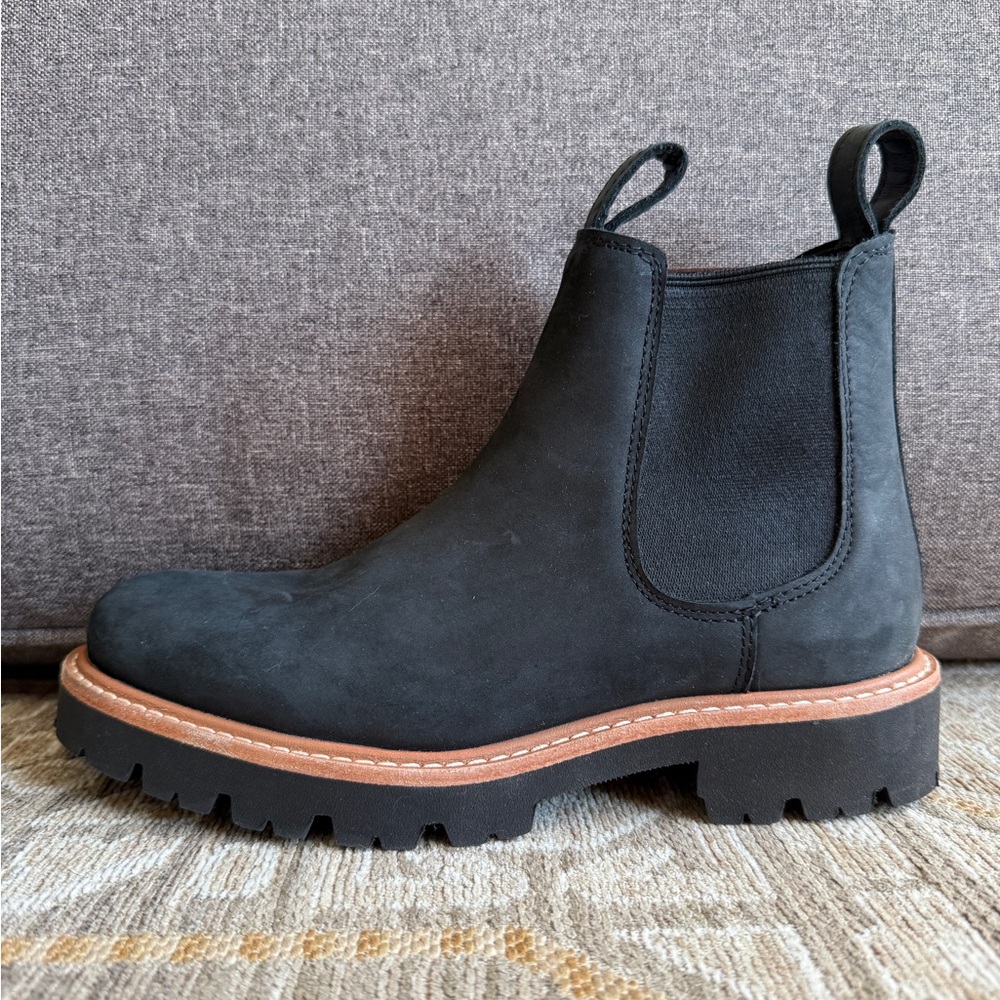 Nisolo Black Chelsea Lug Sole Ankle Boots with Brown Welt